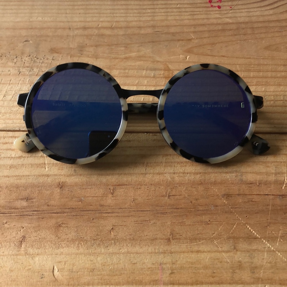 Sunday Somewhere “SOLEIL” sunglasses.